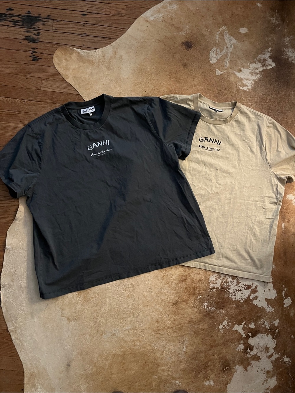 Ganni Logo Tee Bundle in Grey & Beige size XXL. (Flaws)